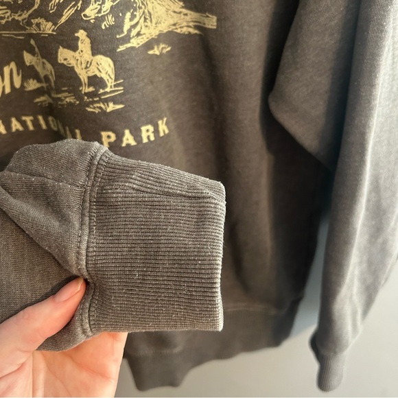 Wyoming Grand Teton Graphic Sweatshirt - Forever 21 - Picture 5 of 9